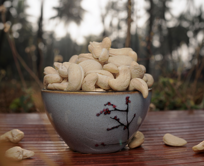 Fresh cashews in a bowl